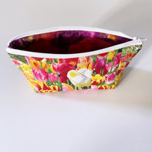 Load image into Gallery viewer, Flowers Quilted Zipper Pouch

